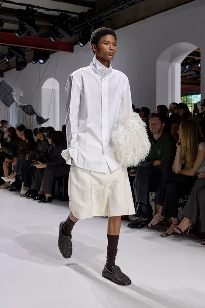 Look 8